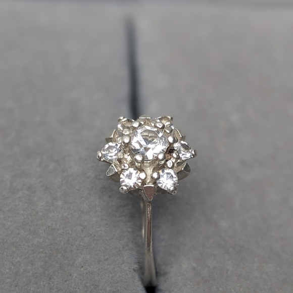 New Sterling Silver Floral Cluster Ring Size 5.5 STR CZ - Picture 2 of 4